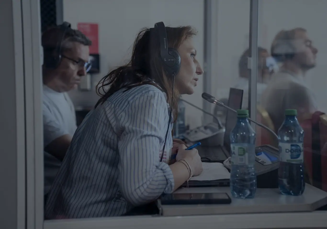 Альона Біволару працює синхронним перекладачем у кабіні